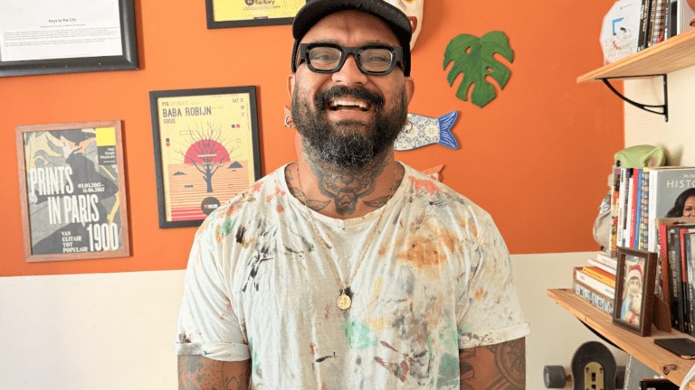 Arian Freak: A estética do estranho e a voz das minorias na arte urbana