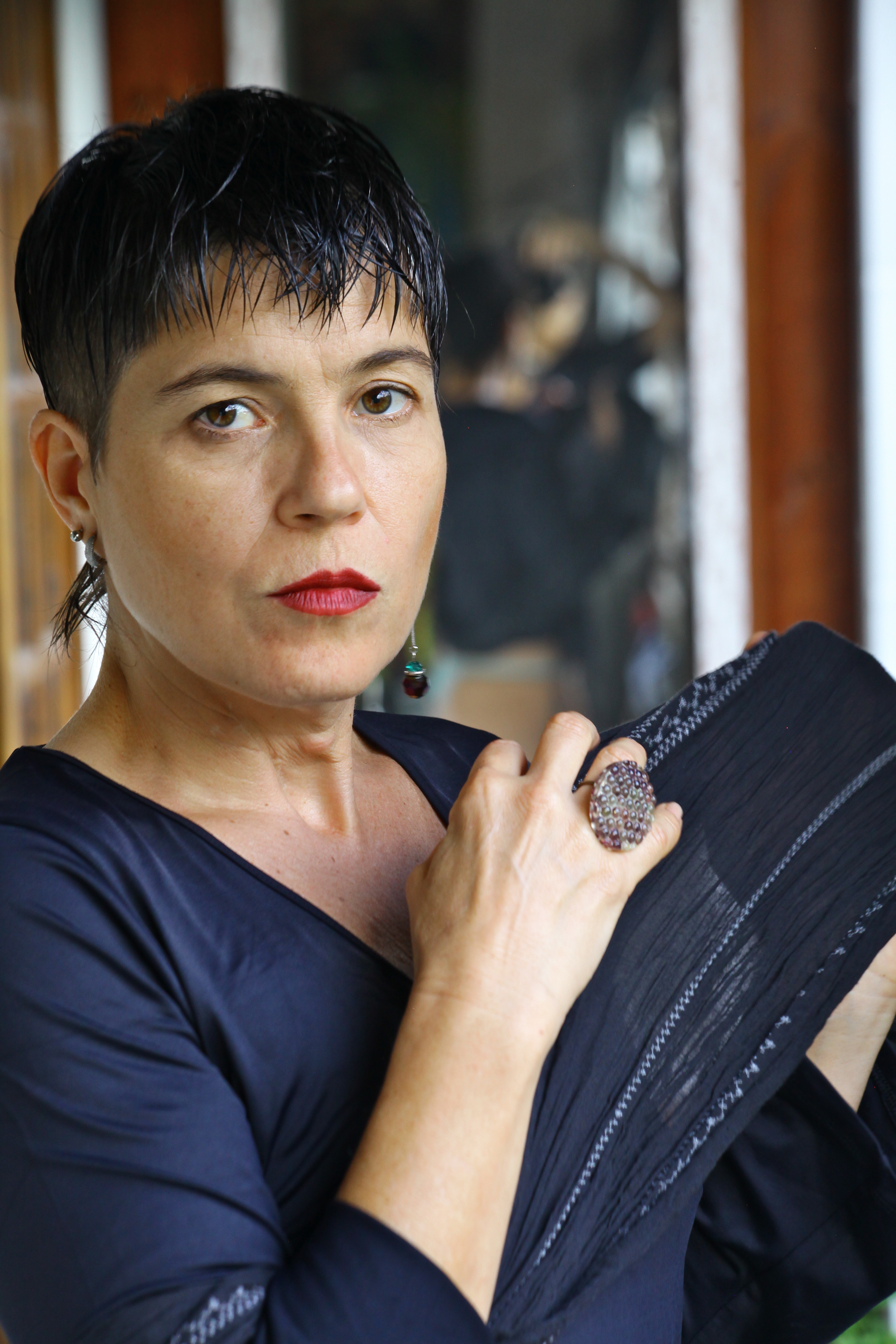 Cinthia Crelier: A alquimia das cores e a força da natureza na Mantiqueira