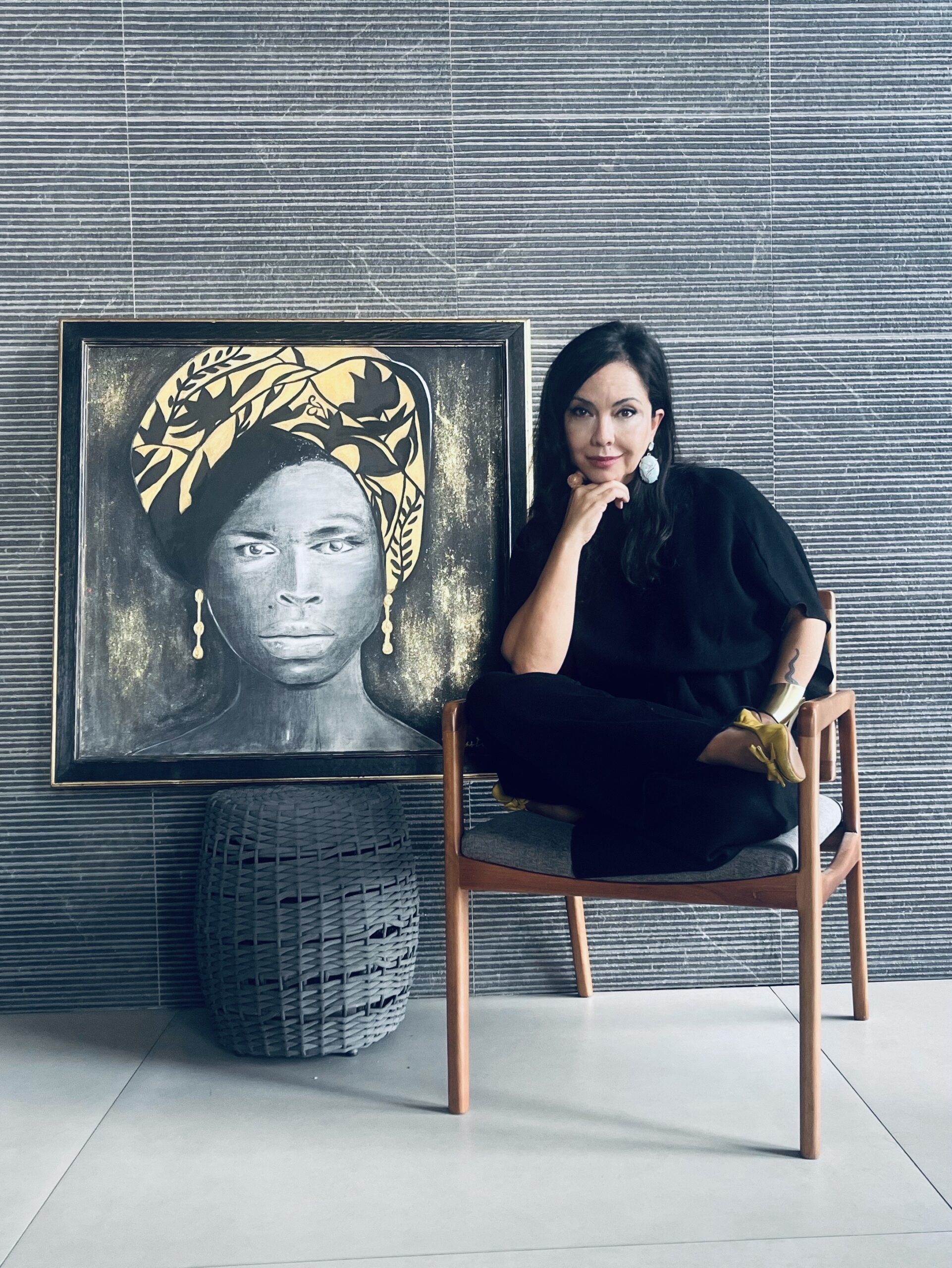 Instalação inédita em SP transforma o olhar feminino em ato de resistência e cura