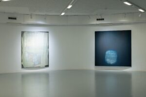 Arianna Ellero, “Nenehno Gibanje / Movimento Incessante”, veduta della mostra, 2026, Mestna Galerija Nova Gorica. Foto: Saša Mrak, courtesy dell’Artista e Mestna Galerija Nova Gorica, SI
